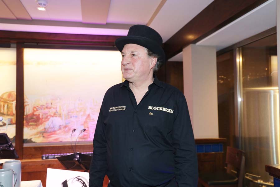 Der stolze Braumeister Thomas Hundt meinte noch er habe "Hamburgs schönsten Arbeitsplatz" © Jerzy Pruski