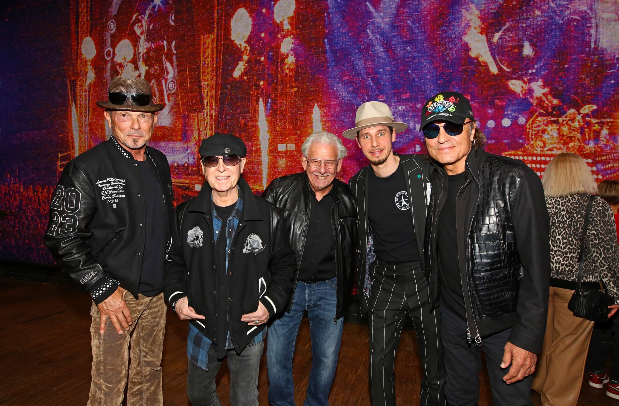 Scorpions Hannover: „Pixel of Rock“ – Gigantisches Fotomosaik im Peppermint Pavillon enthüllt