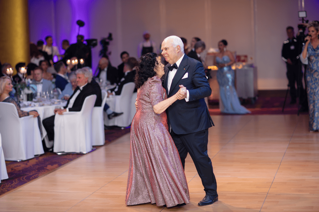 Blauer Ball Hamburg 2026: Charity-Gala im Grand Elysée sammelt 33.000 Euro für das UKE