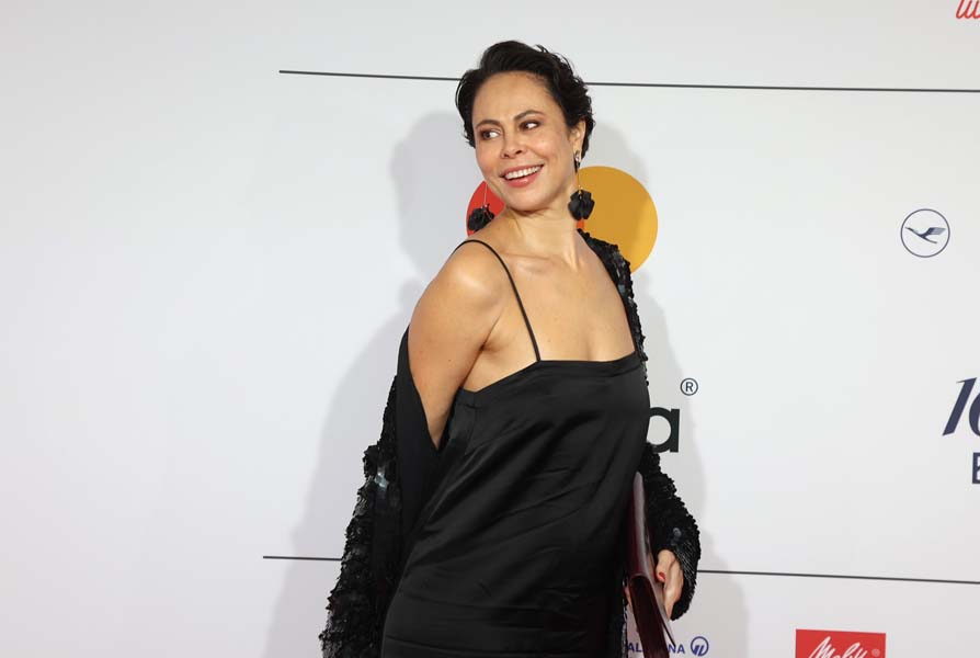 Natalia Yegorova, ukrainische Sängerin, Aktivistin und ehemaliges Model, auf dem roten Teppich bei Channel Aid 2025 im Deutschen Schauspielhaus Hamburg.