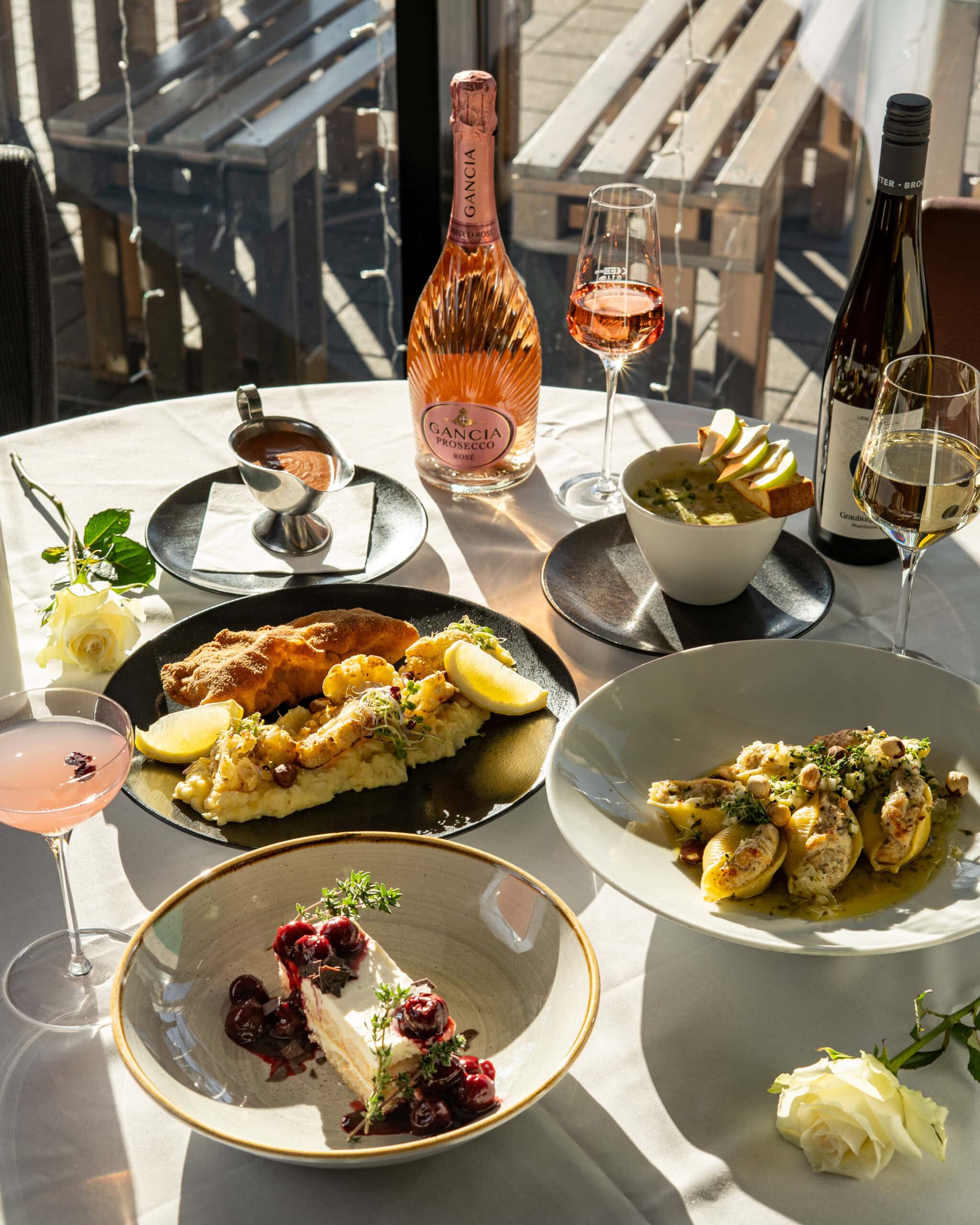 Valentinstagsmenü mit Vorspeise, Hauptgang, Dessert und Drinks in der Lieblingsbar Hannover