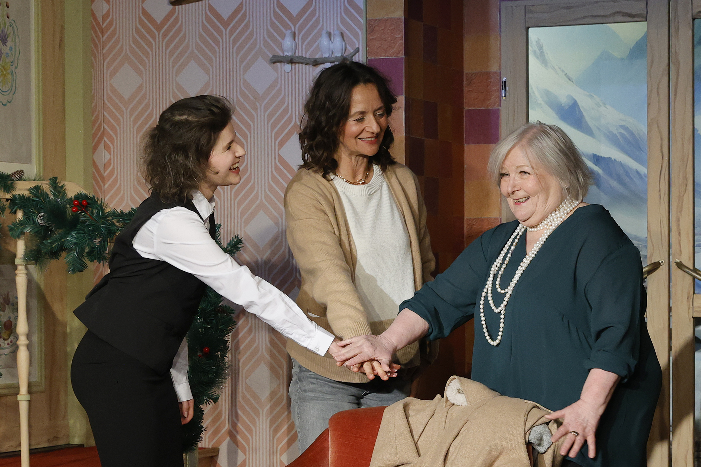 Komödie „DREI FRAUEN IM SCHNEE“ im Neuen Theater