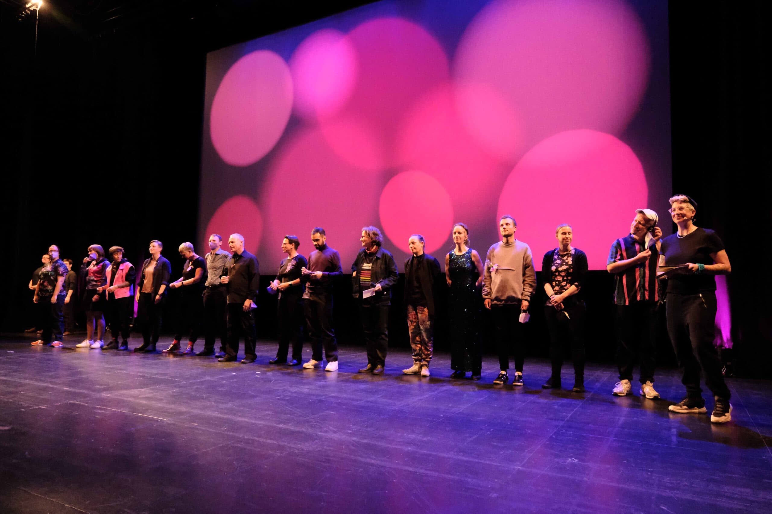 Vielfalt im Fokus beim International Queer Film Festival 2024:  