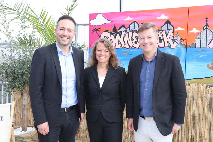 Hamburger Abgeordnete Baris Oenes, Miriam Putz und Dominik Lorenzen ©Wallocha