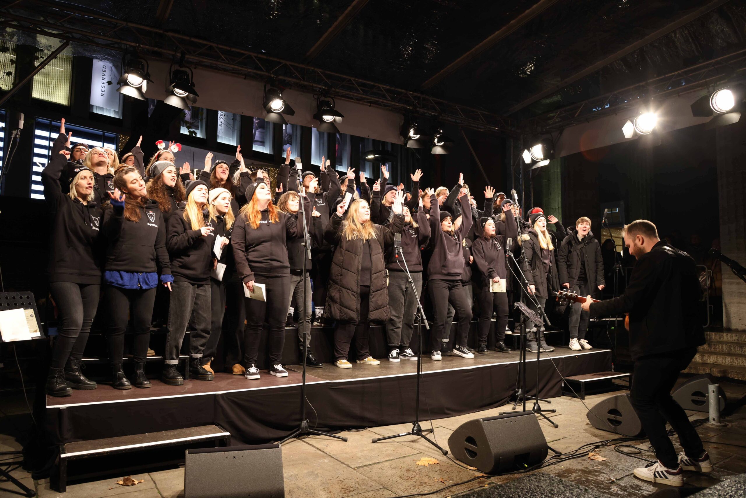 Lichter, Glanz & Gloria: #MÖSINGT verzaubert am 23.11. die Mönckebergstraße 