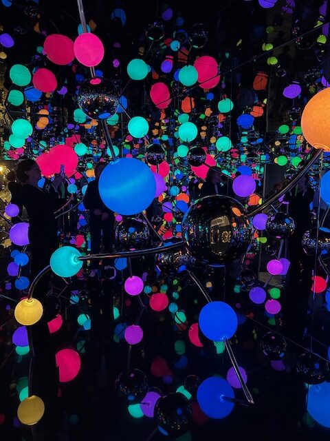 YAYOI KUSAMA – KÖNIGIN DER PUNKTE