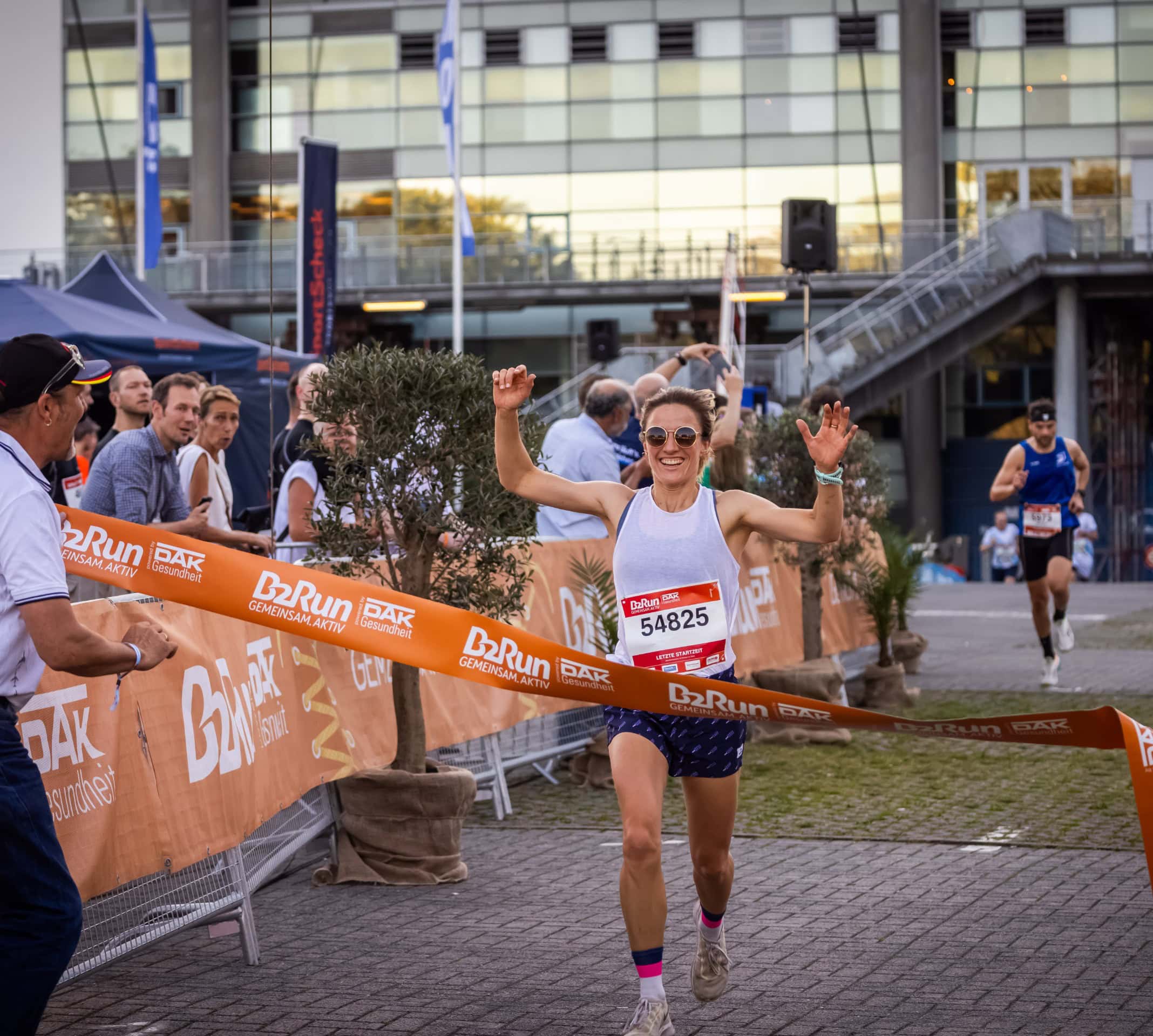 Sport – Spaß – Emotionen! 6.800 Läufer:innen aus 331 Unternehmen waren gemeinsam beim B2Run Hamburg unterwegs